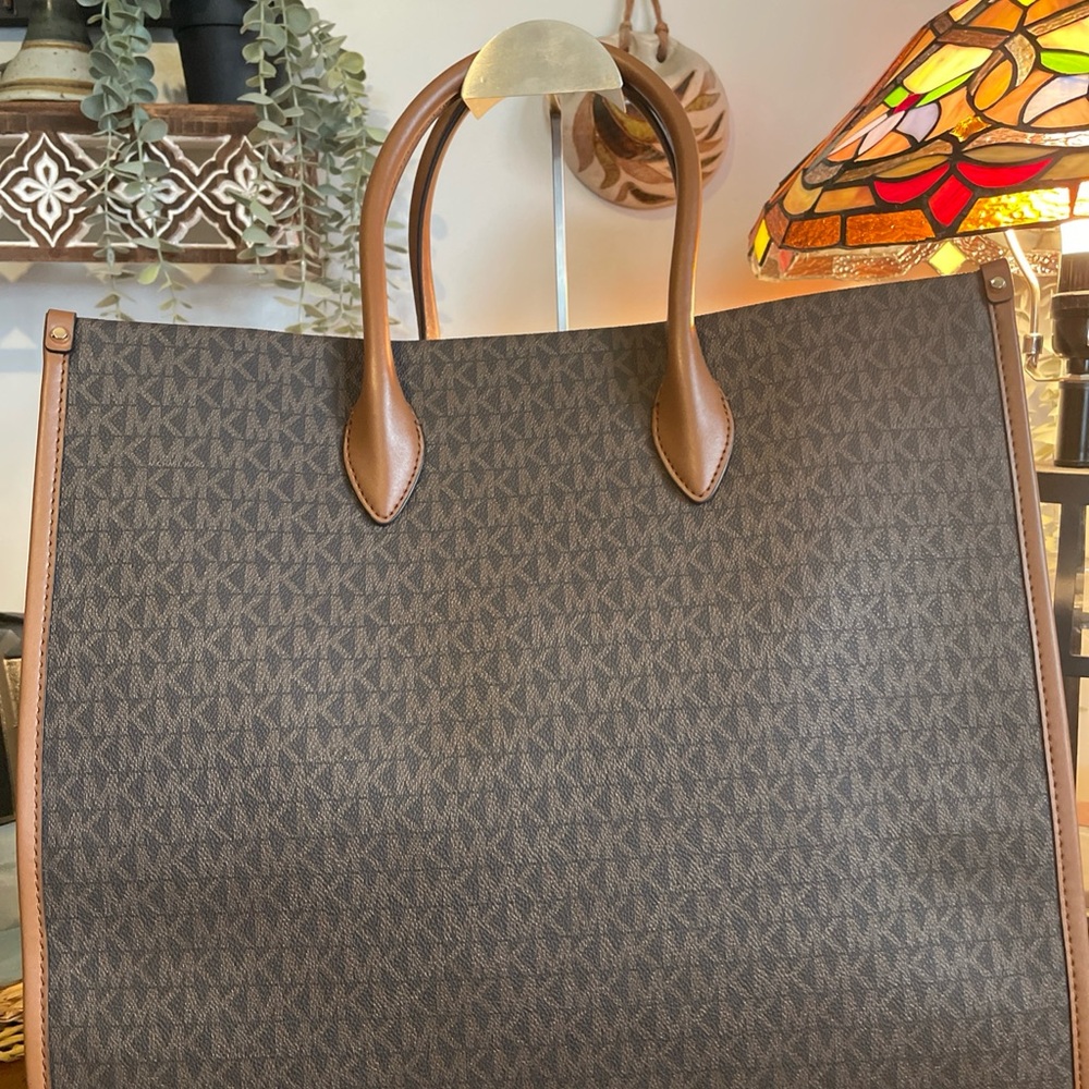 Michael Kors Brown Monogram Large Tote - Picture 2 of 12